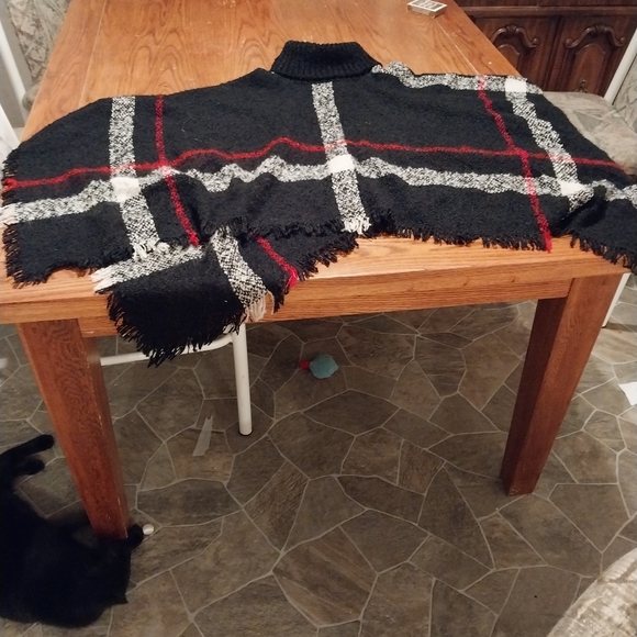 Women's poncho - Picture 2 of 4